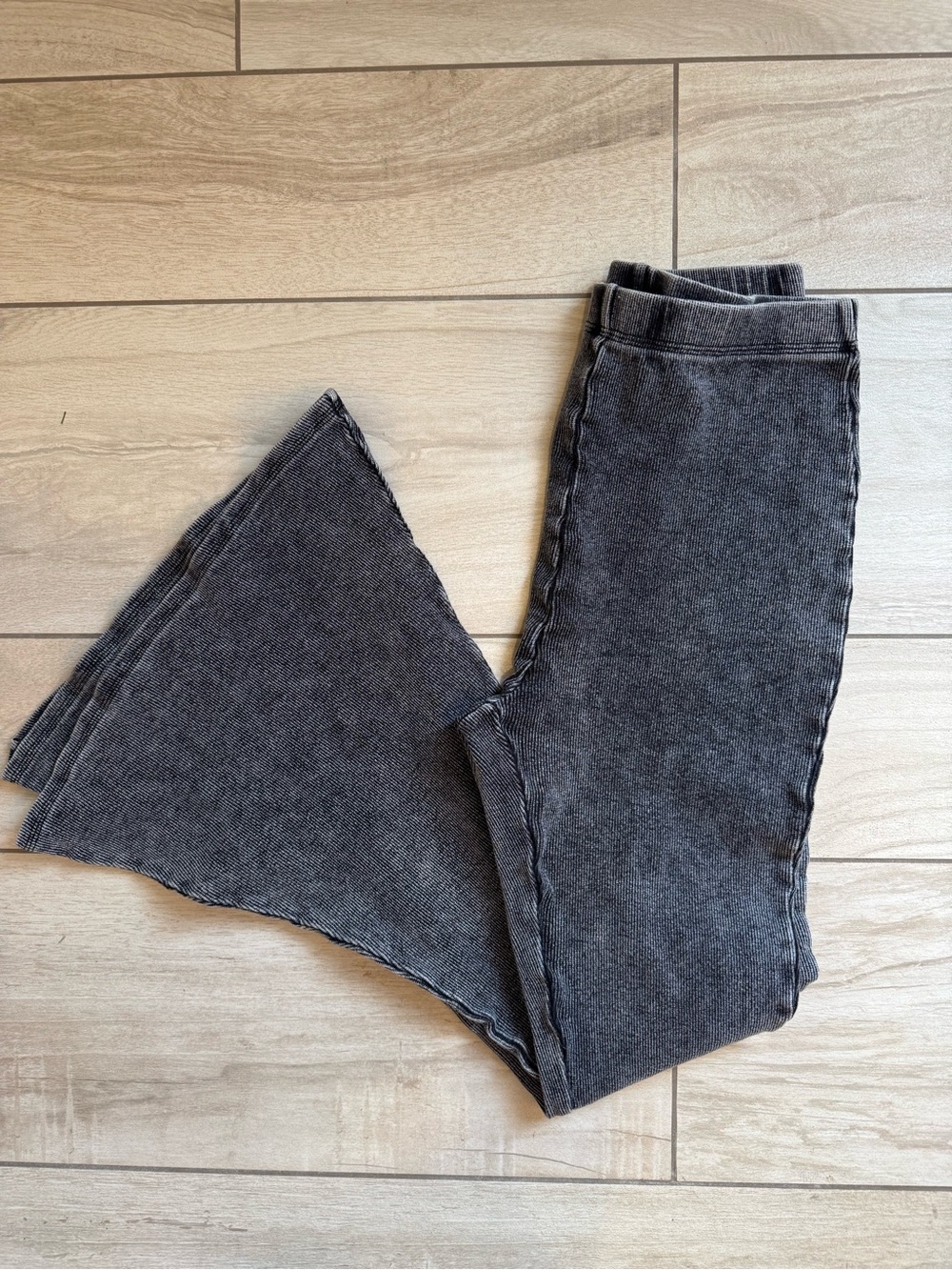 Fantastic Fawn Washed Black Ribbed Flare Leggings